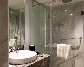 The Elanza Hotel - Bengaluru - Bathroom