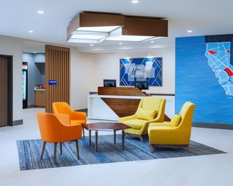 Holiday Inn Express La Mesa Near Sdsu By IHG - La Mesa - Lobby