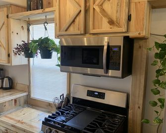 The Carriage House - Grand Junction - Kitchen