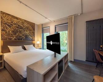 Relish Modern Comforts in Historic Grain Warehouse Near Plopsa Indoor - Coevorden - Habitación