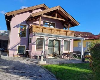 Vacation apartment Taggenbrunn Blick 2 days - Holiday apartment Taggenbrunn Blick - Sankt Veit an der Glan - Building