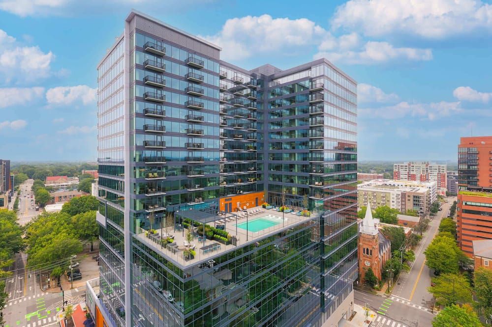 High-Rise Apt Raleigh Free Parking & Sunset View 2 - ראליי - בניין