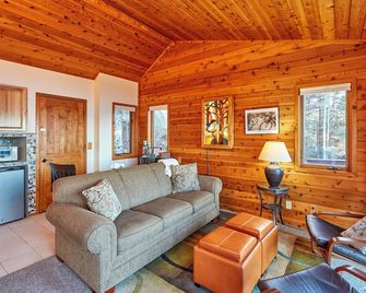 Cozy Schroeder Studio with Deck on Lake Superior - Schroeder - Sala de estar