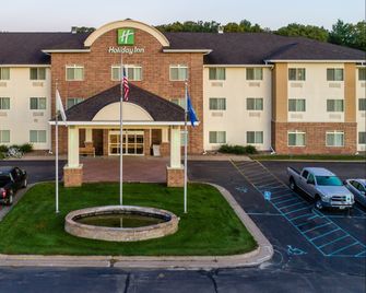 Holiday Inn Conference Ctr Marshfield By IHG - Marshfield - Building