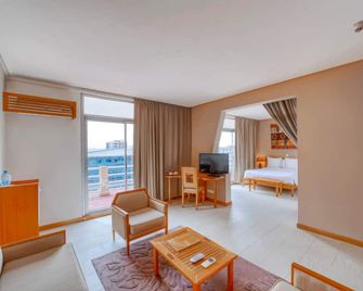 هوتل أكوا بالاس - دوالا - غرفة معيشة