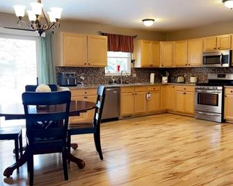 Your home away from home! - Auburn Hills - Kitchen