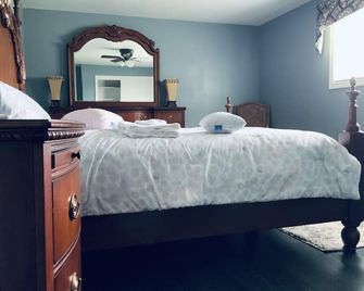 Beautiful upper unit countryside large cozy rooms near Niagara Falls - Welland - Schlafzimmer