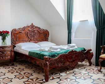 Ostoya Inn & Granary - Jasionka - Bedroom