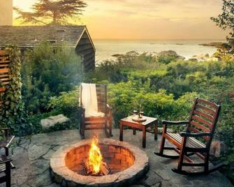 Carmel Highlands Inn - One Bedroom Suite, Ocean View - Carmel-by-the-Sea - Patio