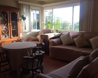 Gated Fenced Like a Mansion, Walk To Everything - El Cerrito - Living room