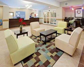 Holiday Inn Express & Suites Alvarado By IHG - Alvarado - Lobby