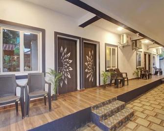 Shellys Hideout Inn - Calangute - Patio