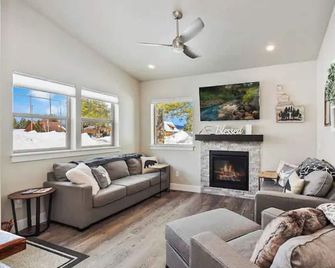 Brand new home nestled in the small mountain town of Donnelly, Idaho - Donnelly - Living room