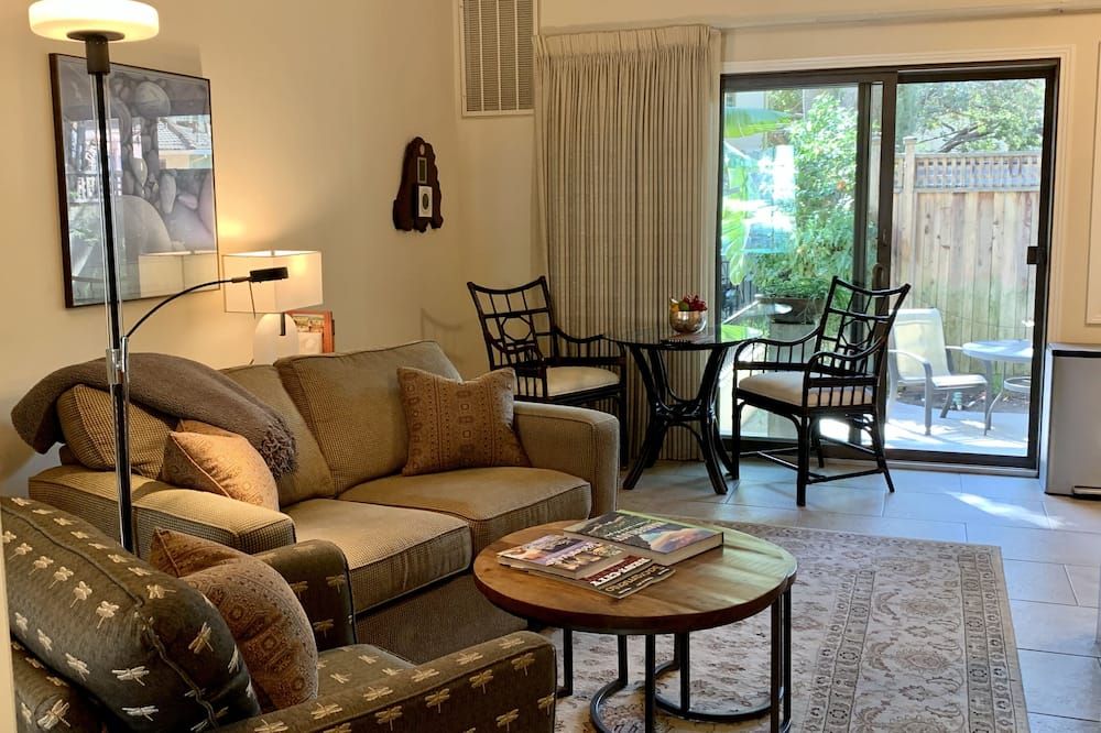 Quiet, Beautiful, East Sacramento Oasis - Walk to Coffee, Restaurants and Shops - סקרמנטו - סלון