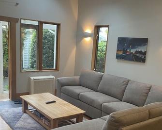 Character Villa in the heart of Blenheim - Blenheim - Wohnzimmer