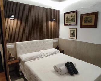 Room with private bathroom 2 - Barcelona - Bedroom