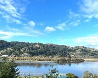 Rogue River Landing Resort - Gold Beach - Buiten zicht