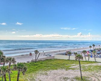 Beachfront Studio with Community Indoor Pool! - Daytona Beach - Beach