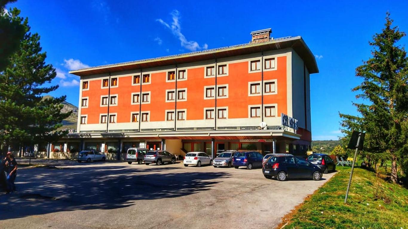 هوتل هوليدايز