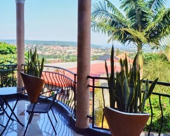 Umugano Villa - קיגאלי - מרפסת