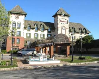 The Chateau Hotel and Conference Center - Bloomington - Building