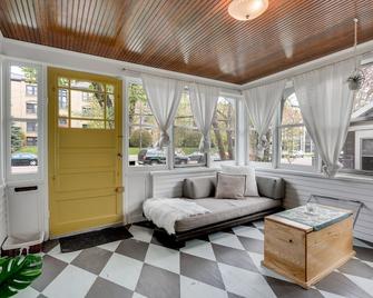 Grand Residence - Saint Paul - Living room