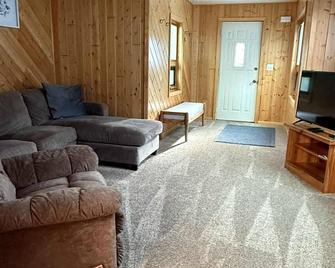 A Cozy Getaway in Ashland - Ashland - Living room