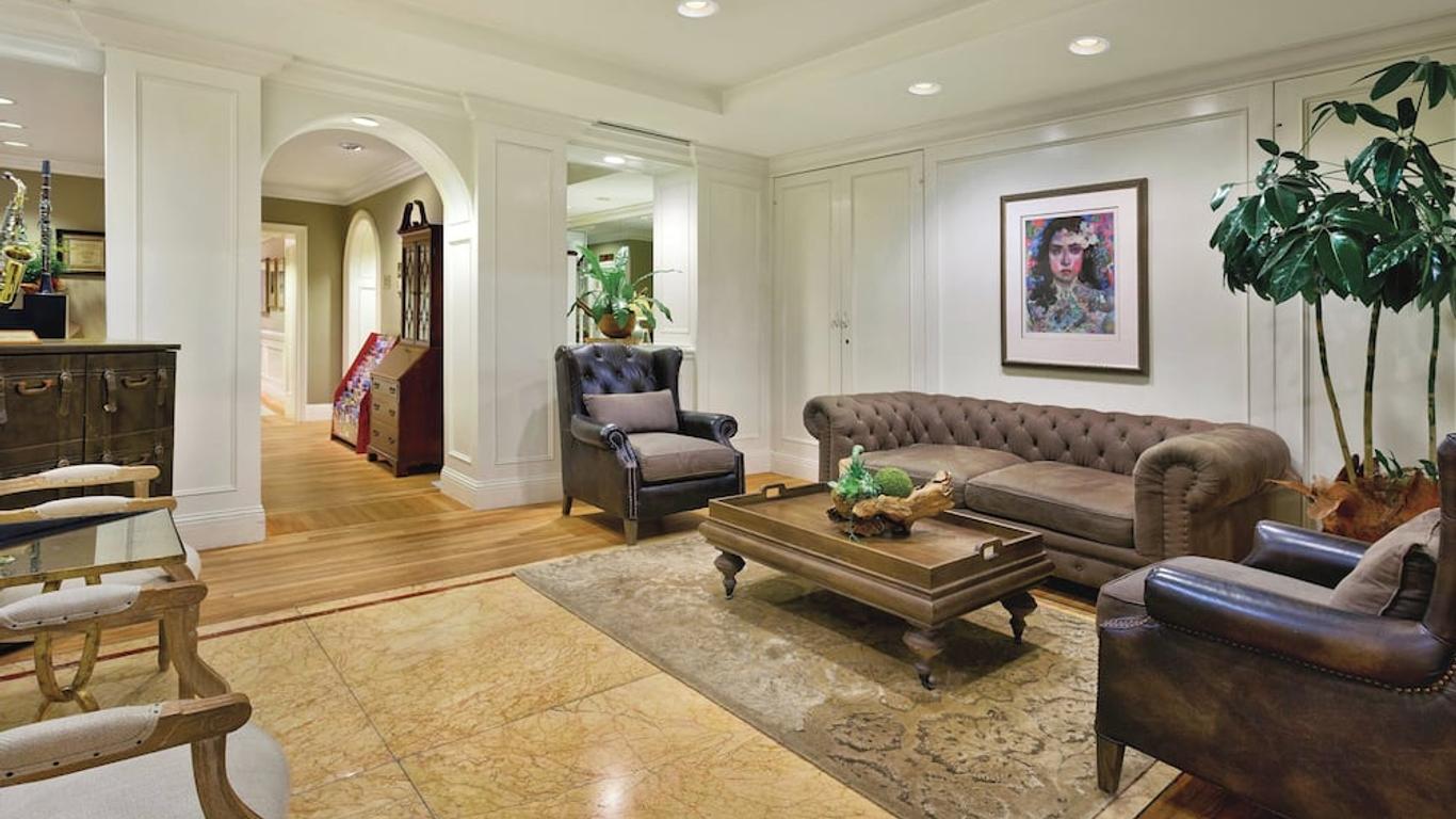 إن آت ذي أوبرا