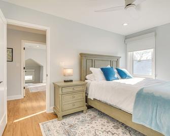 2 Mi to Northwestern: Updated Home w/ Game Room! - Evanston - Bedroom