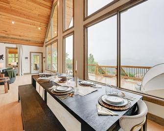 Nantahala Forest Cabin w/ Fire Pits & Hot Tub! - Andrews - Comedor