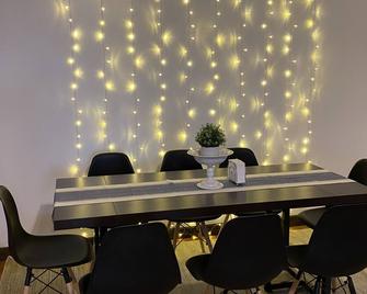 Beautiful, spacious, and centrally located - 25 minutes from the heart of NYC. - Yonkers - Dining room