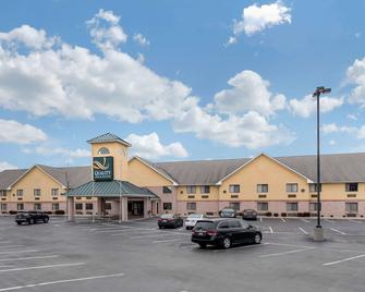 Quality Inn and Suites Lebanon I-65 - Lebanon - Building