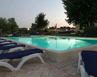 Albergo Quattro Pini - Pozzolengo - Piscina
