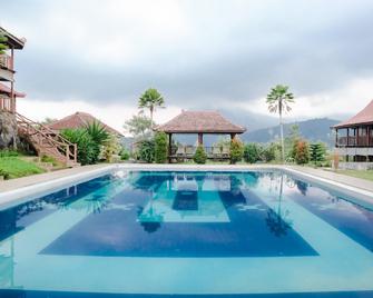 Capital O 892 Grand Pujon View Hotel And Resort - Batu - Pool