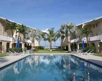 Bright and Colorful 1 Bedroom Condo, Short Walk To Beautiful Seven Mile Beach - George Town - Piscina