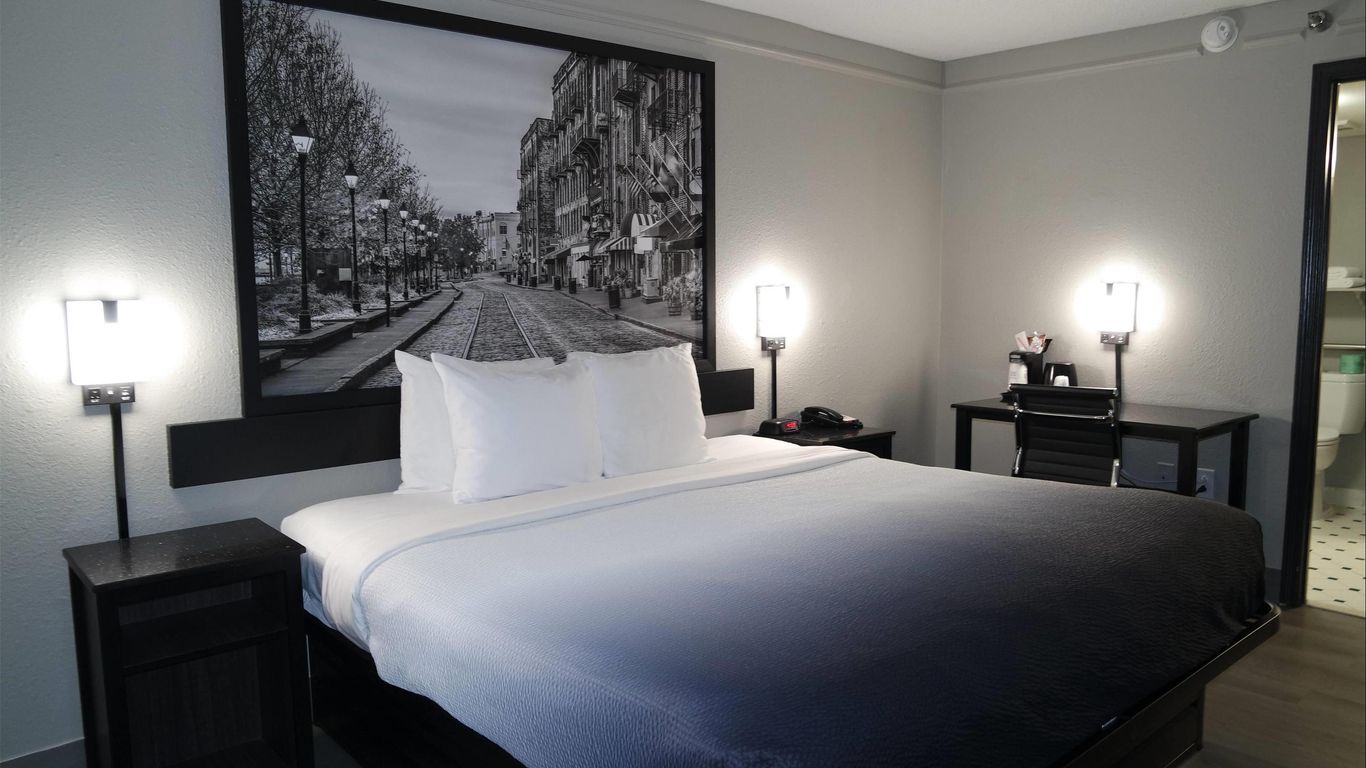 Super 8 by Wyndham Savannah