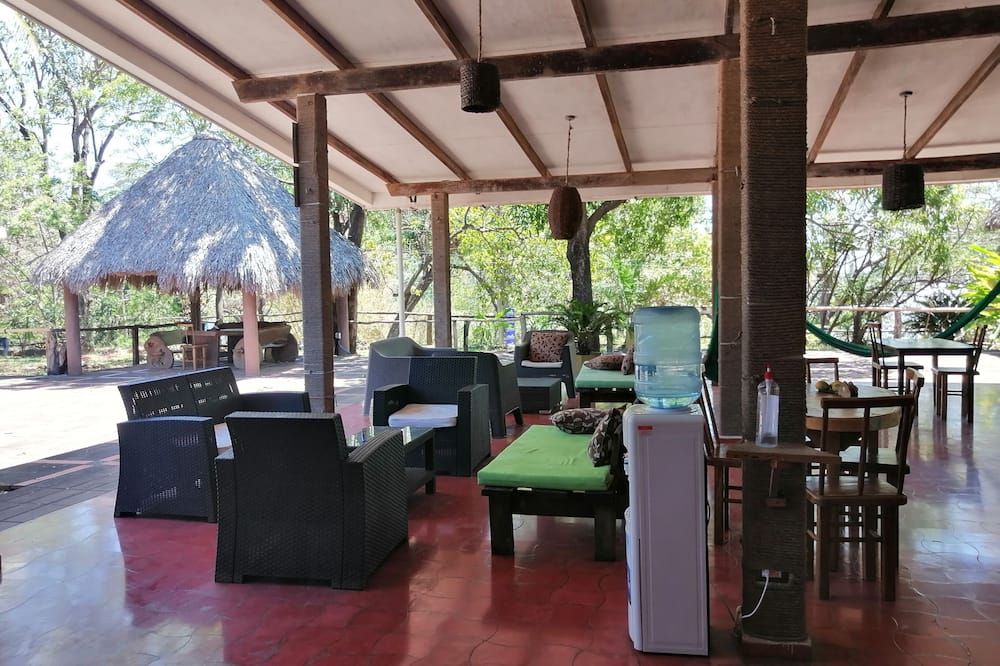 Atlakamani Surfing Resort - El Cuco - Patio