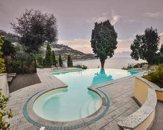 Diodato Suite Apartment - Amazing Location, Wifi, Pool, Sauna, Gym & Private Garden - Roquebrune-Cap-Martin - Pool