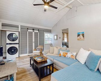 Charming cottage with new finishes, Wifi & walking distance from strawberry park - Bainbridge Island - Sala de estar