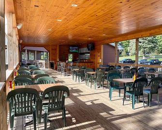 Golf, Outdoor Bar, Restaurant - The Tranquil Cabin - Tully - Restaurante