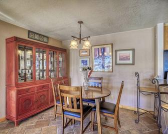 Mountain Views Retreat - Del Norte - Comedor