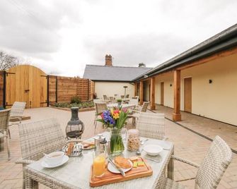 The Kings Arms, Colchester a120 - Coggeshall - Uteplats
