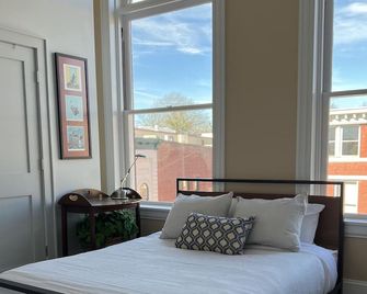 Penthouse Apartment Overlooking Downtown - Charlottesville - Bedroom