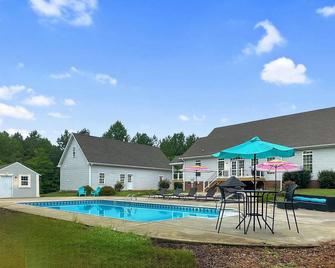 Adventure with 23 ac property Home - Sanford - Pool