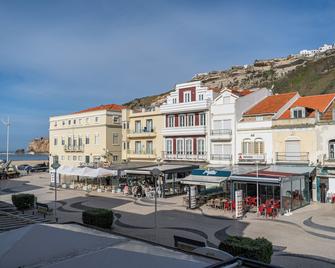 By the Sea - Nazaré - Edificio