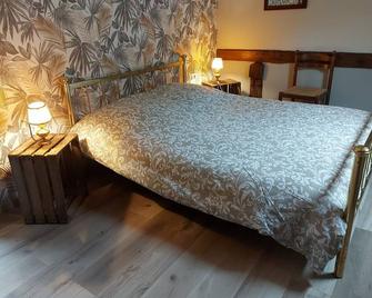 Renovated farmhouse in the northern Vosges near Niederbronn les Bains. - Dambach - Bedroom