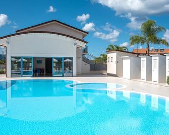 Icaro Residence Apartments with a beautiful pool - Sant'Agata di Militello - Piscina