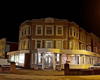 Hotel Avano - Pleasure Beach - Blackpool - Edificio