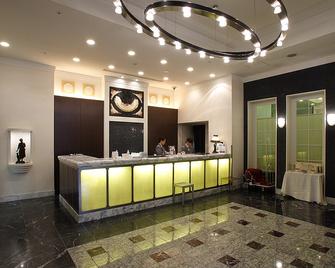 Hotel Monterey La Soeur Fukuoka - Fukuoka - Front desk