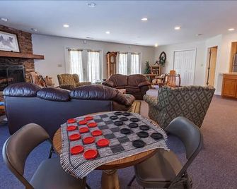 Maggie Valley Creekside Lodge - Maggie Valley